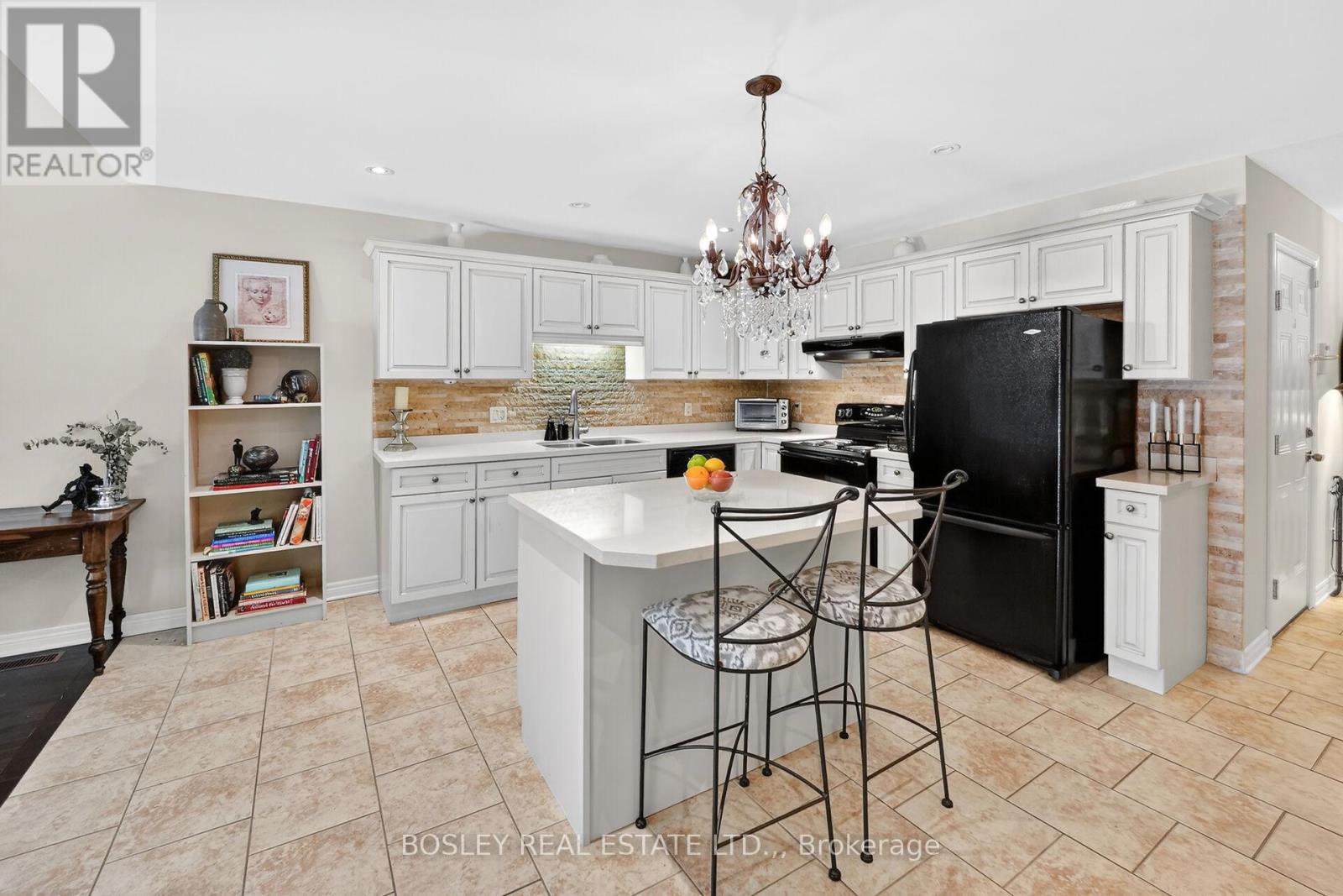 #UNIT 12 7 GIBSON PLACE - 6