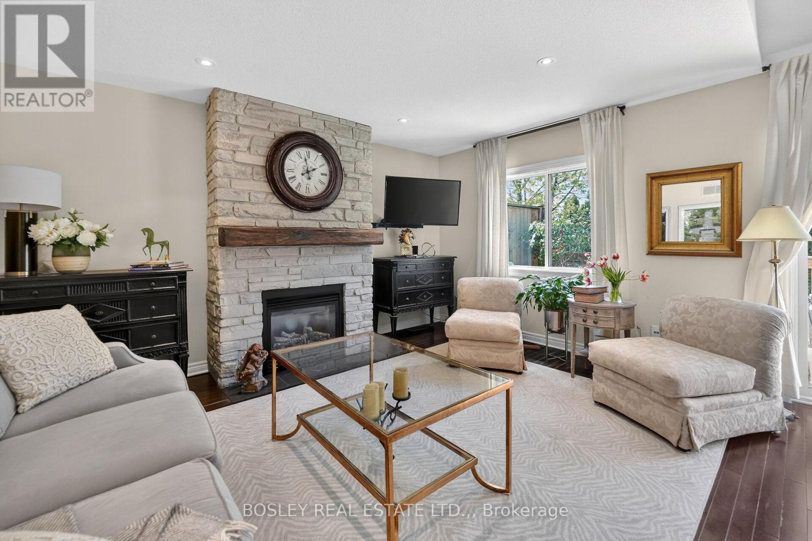 #UNIT 12 7 GIBSON PLACE - 9