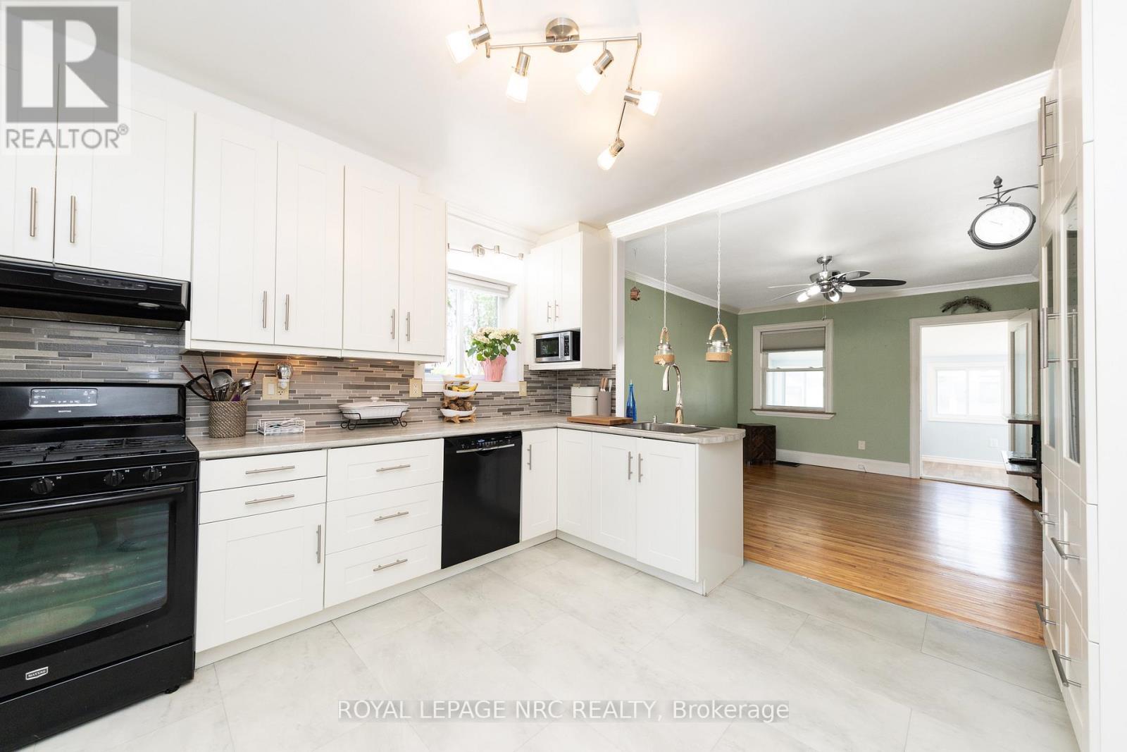 17 HURON STREET - 13