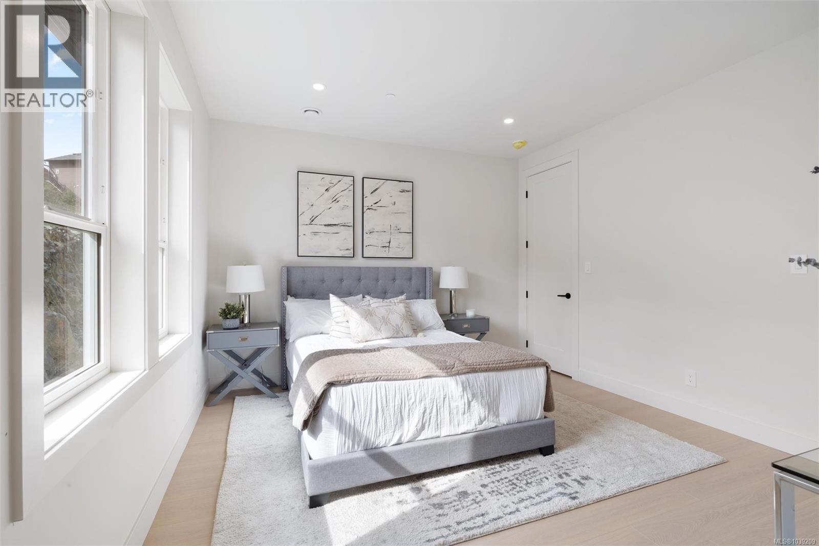 2098 Kingbird Dr - 23
