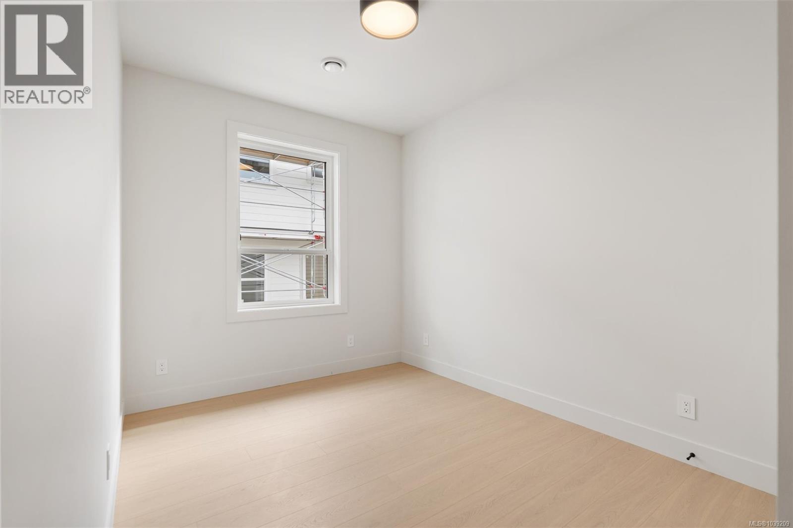 2098 Kingbird Dr - 32