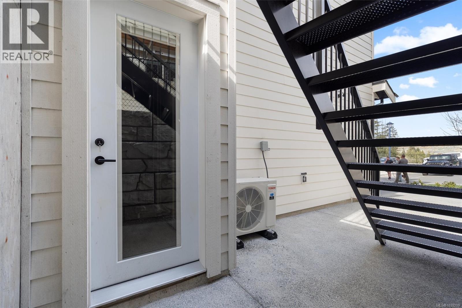 2098 Kingbird Dr - 35