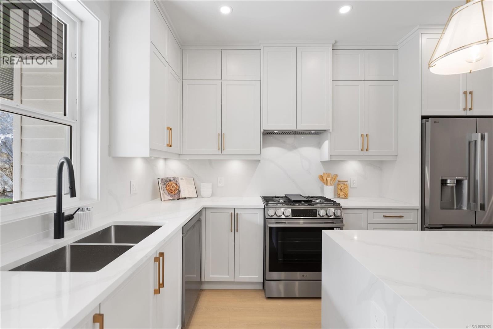 2098 Kingbird Drive, Langford