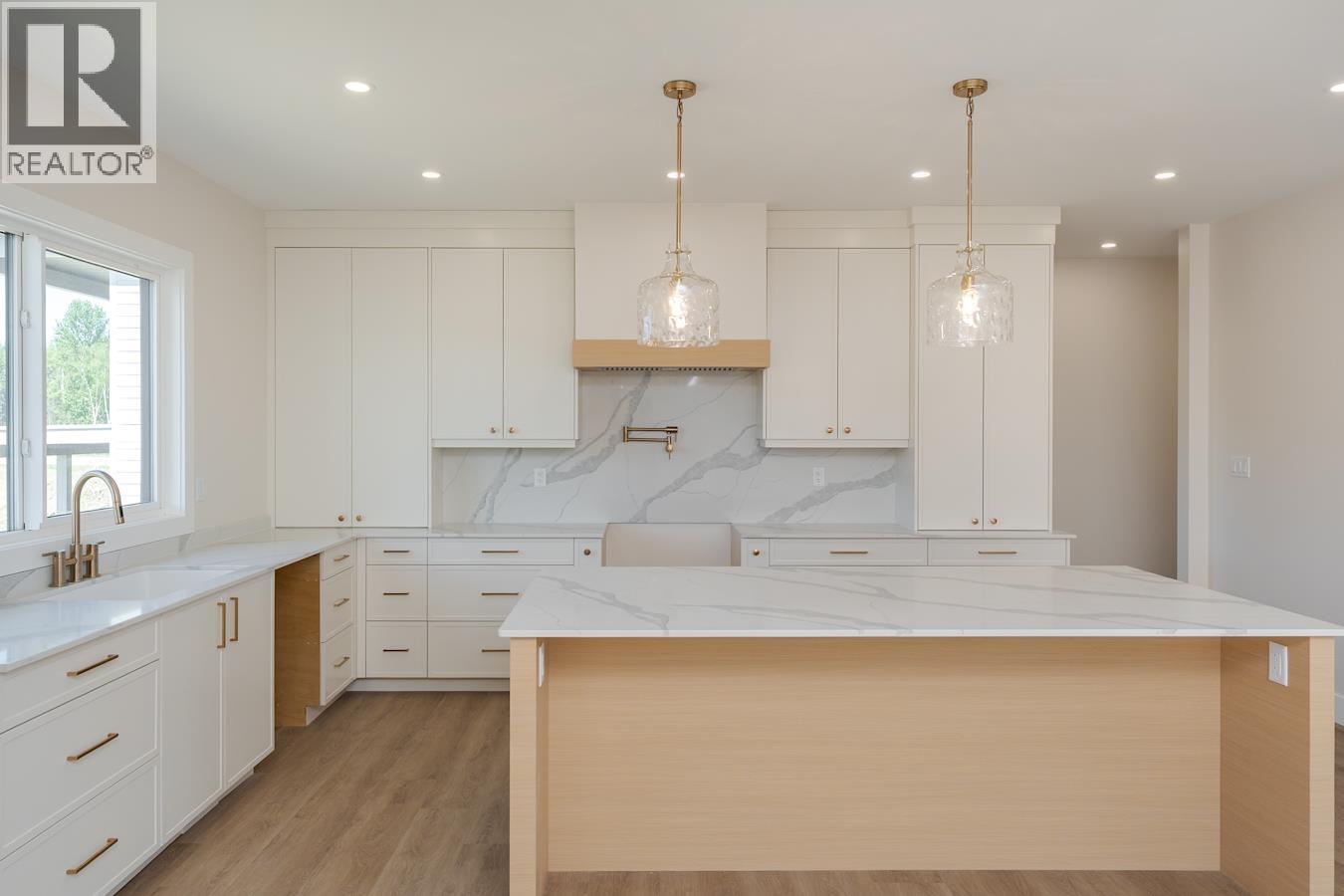 Photo 11 of 25 — 5089 HEADLANDS HEIGHTS · Prince George, BC