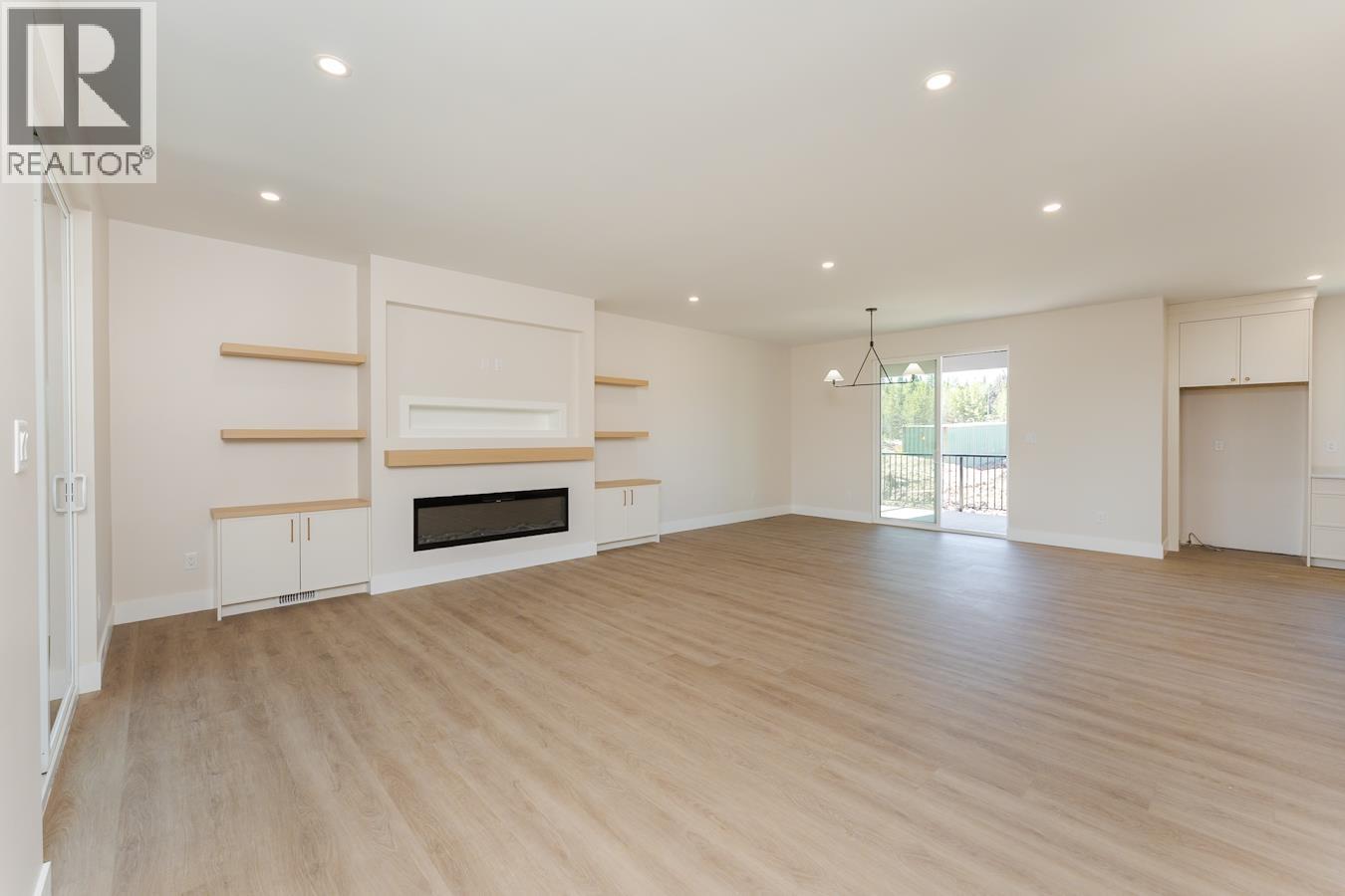 Photo 12 of 25 — 5089 HEADLANDS HEIGHTS · Prince George, BC