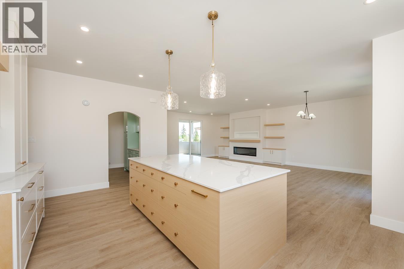 Photo 10 of 25 — 5089 HEADLANDS HEIGHTS · Prince George, BC