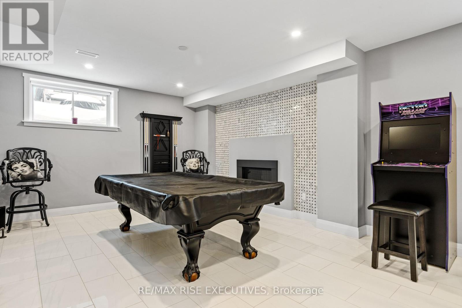 165 FINSBURY AVENUE - 12
