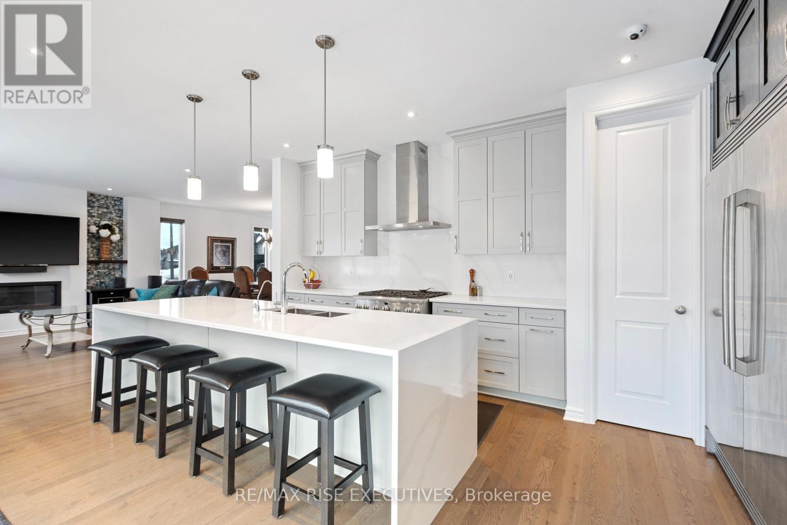 165 FINSBURY AVENUE - 22