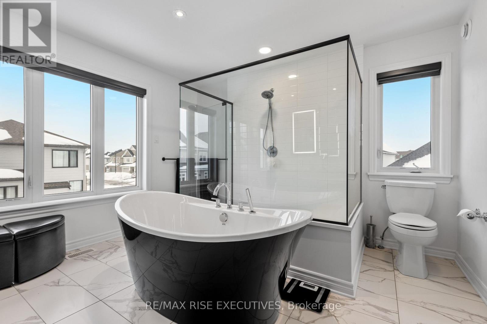 165 FINSBURY AVENUE - 38