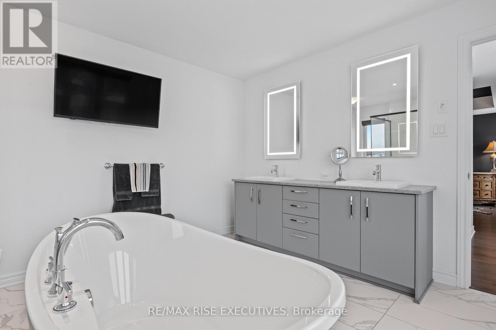165 FINSBURY AVENUE - 40