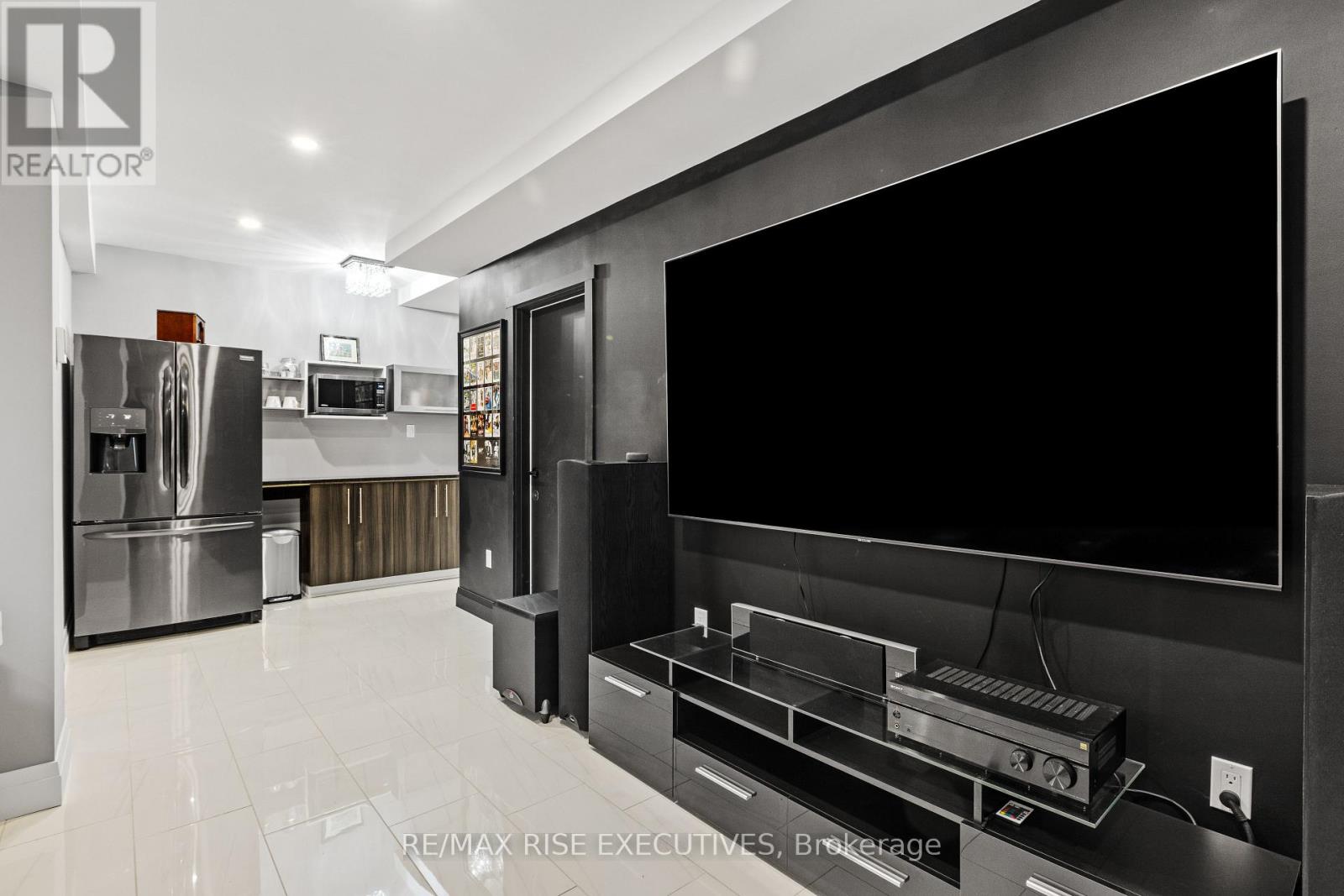 165 FINSBURY AVENUE - 9