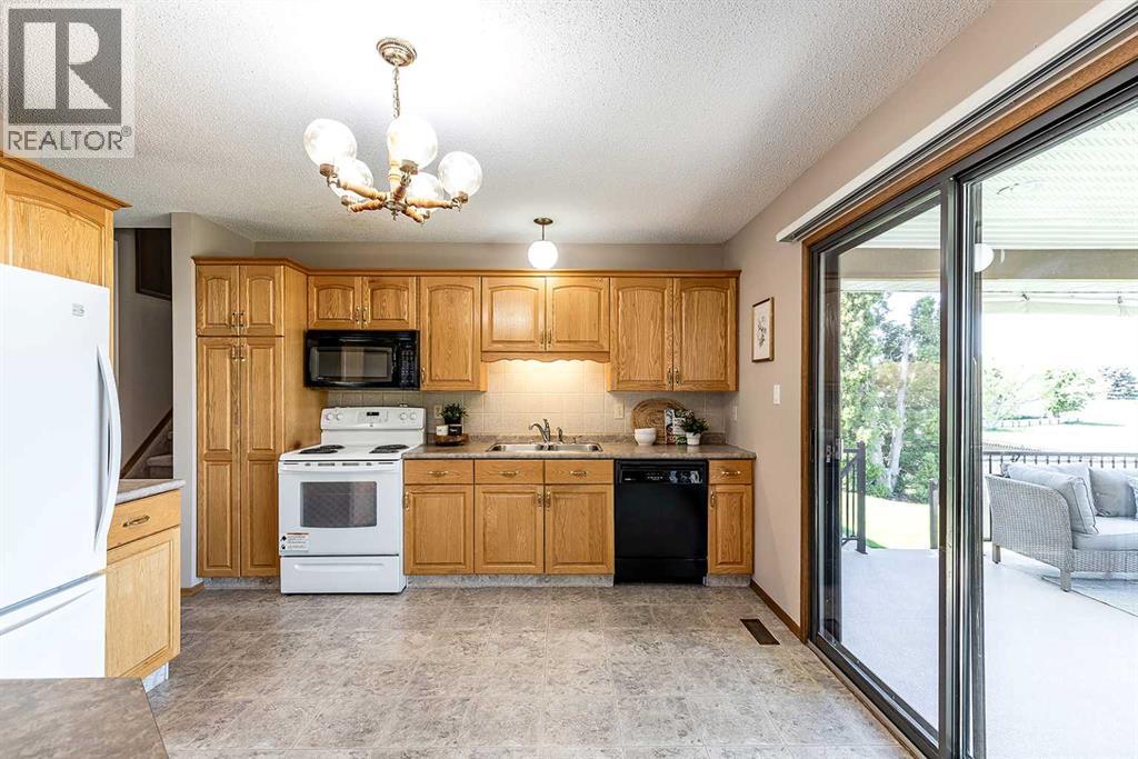 16 East Glen Crescent SE — photo 10