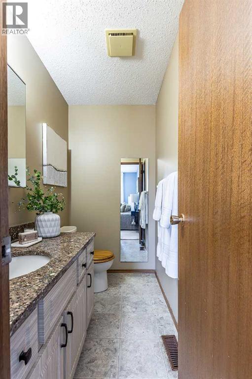 16 East Glen Crescent SE — photo 17