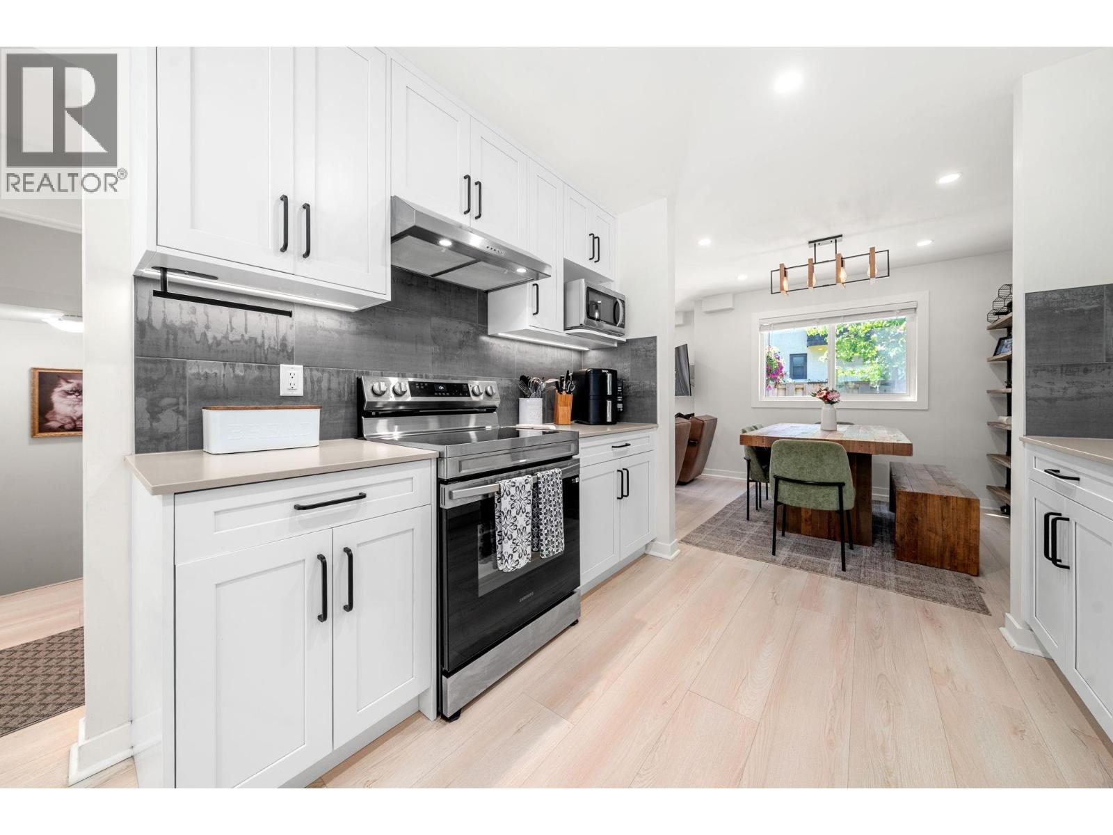 1206 PREMIER STREET — photo 2