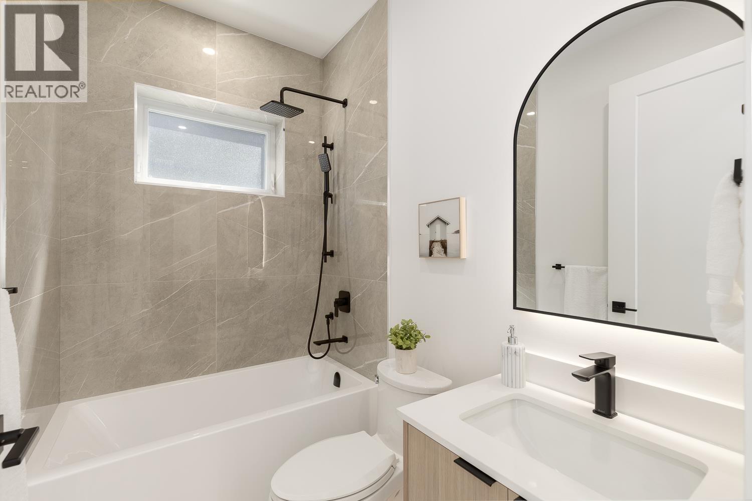 3 Bed, 4 Bath Duplex for Sale in Vancouver – 1 3536 W 14TH AVENUE, Vancouver – MLS# R3131586 - Image 2