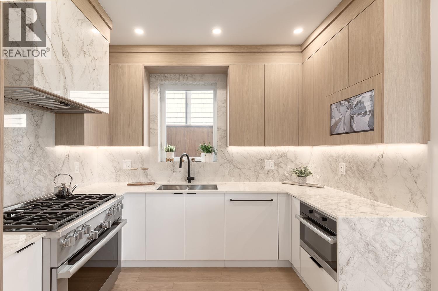 3 Bed, 4 Bath Duplex for Sale in Vancouver – 1 3536 W 14TH AVENUE, Vancouver – MLS# R3131586 - Image 3