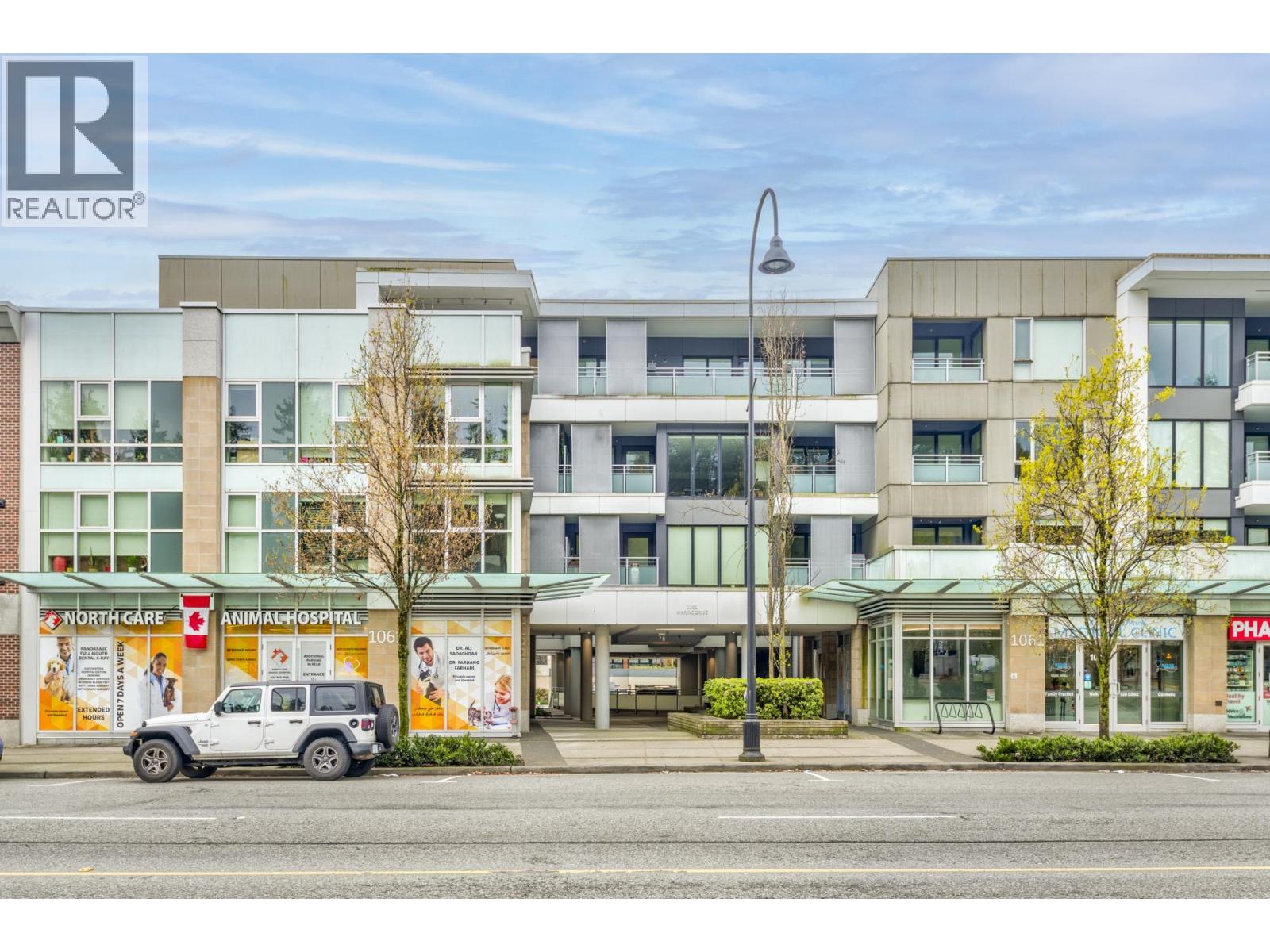 402 1061 MARINE DRIVE — photo 2