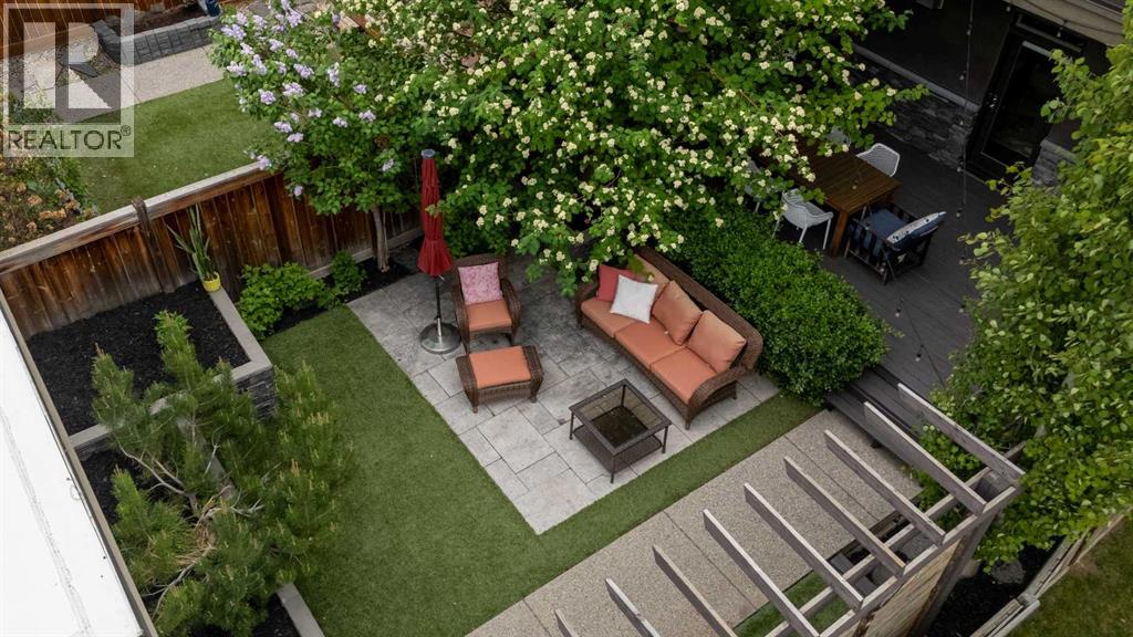 2415 25 Street SW - 38