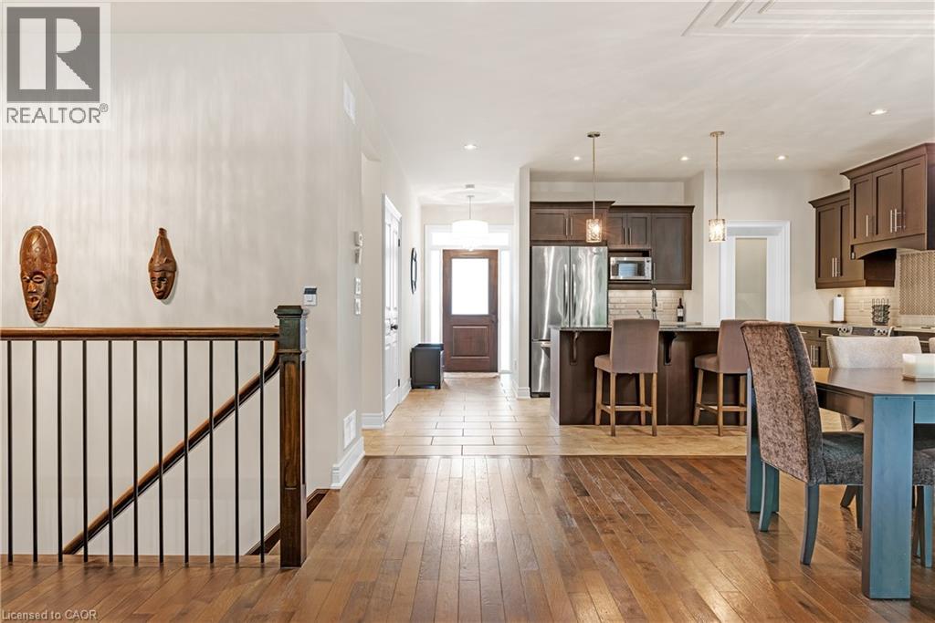 22 CREEKSIDE Drive - Image 3