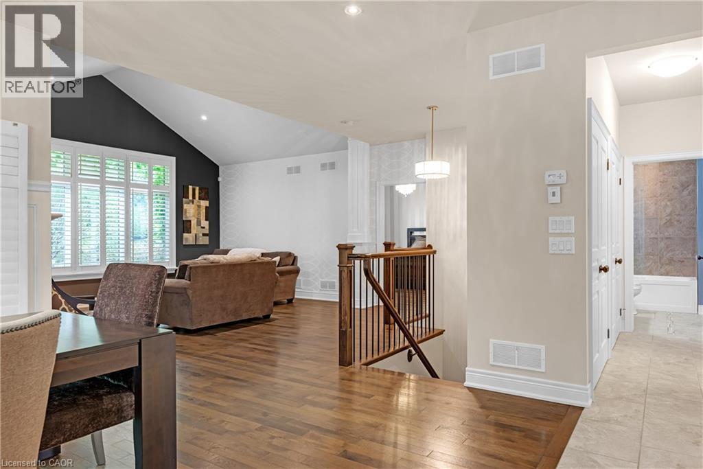 22 CREEKSIDE Drive - 12