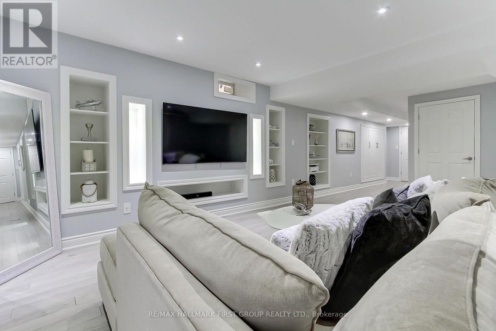 150 ANGUS DRIVE - 41