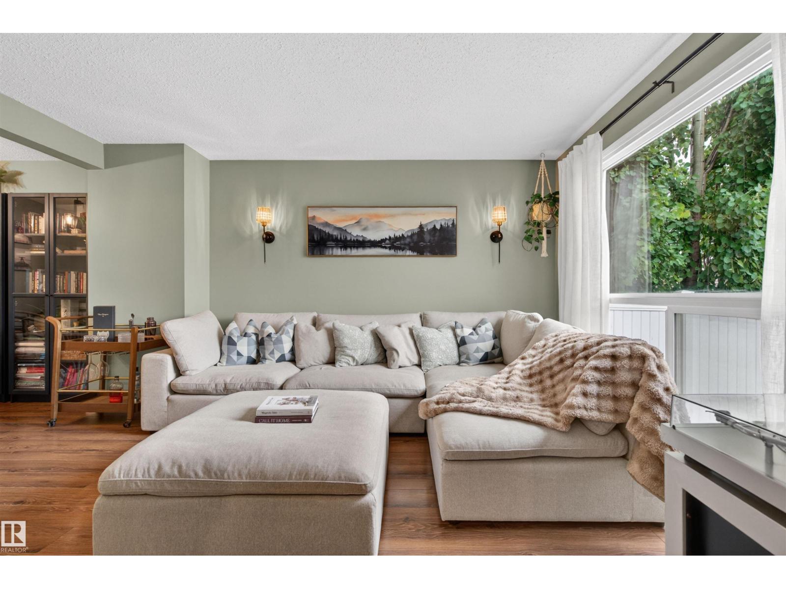 13275 47 ST NW - 4