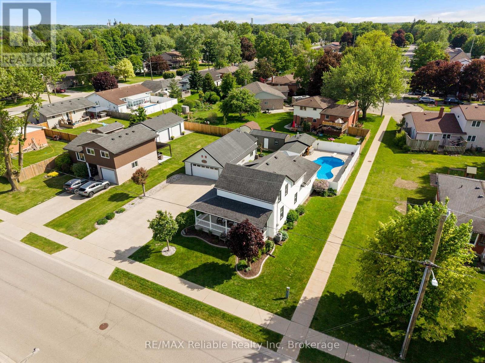 126 FRANCES STREET E