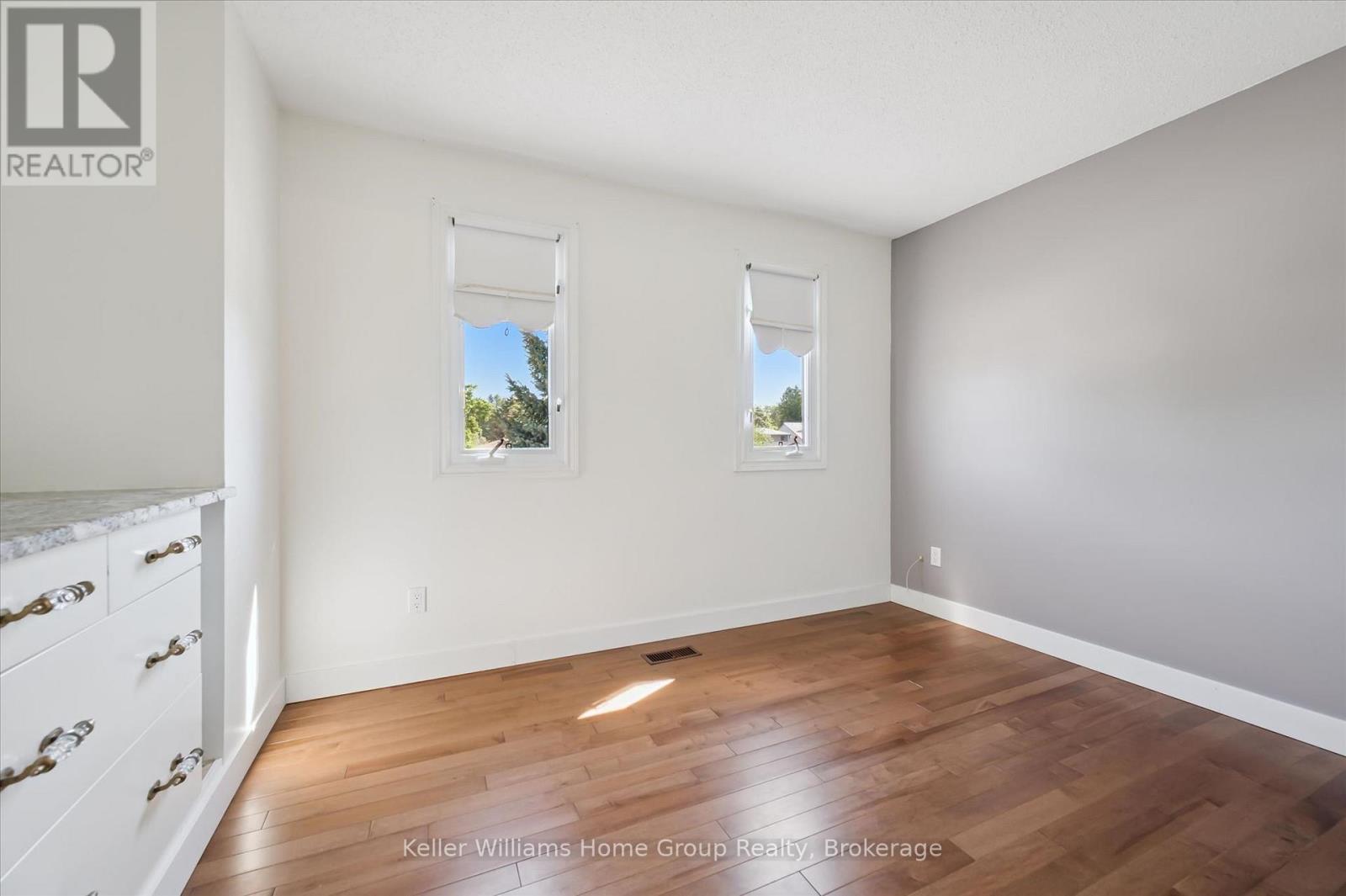 653 HOLMAN CRESCENT - 28