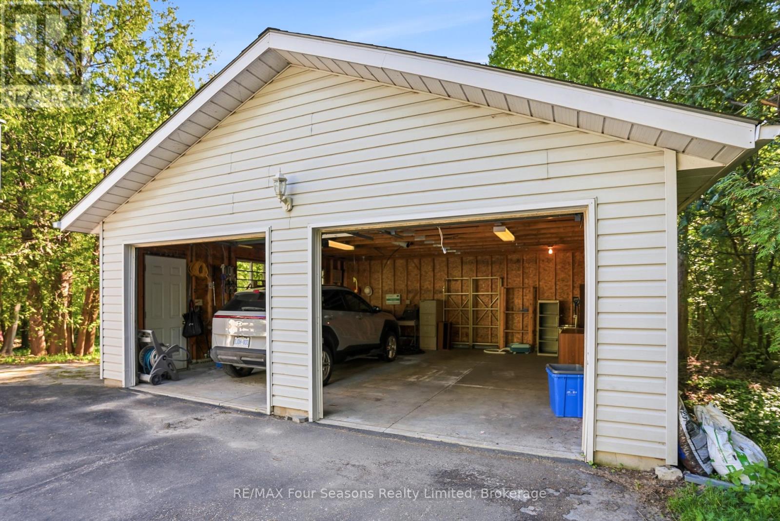 105 ST MORITZ CRESCENT - 29