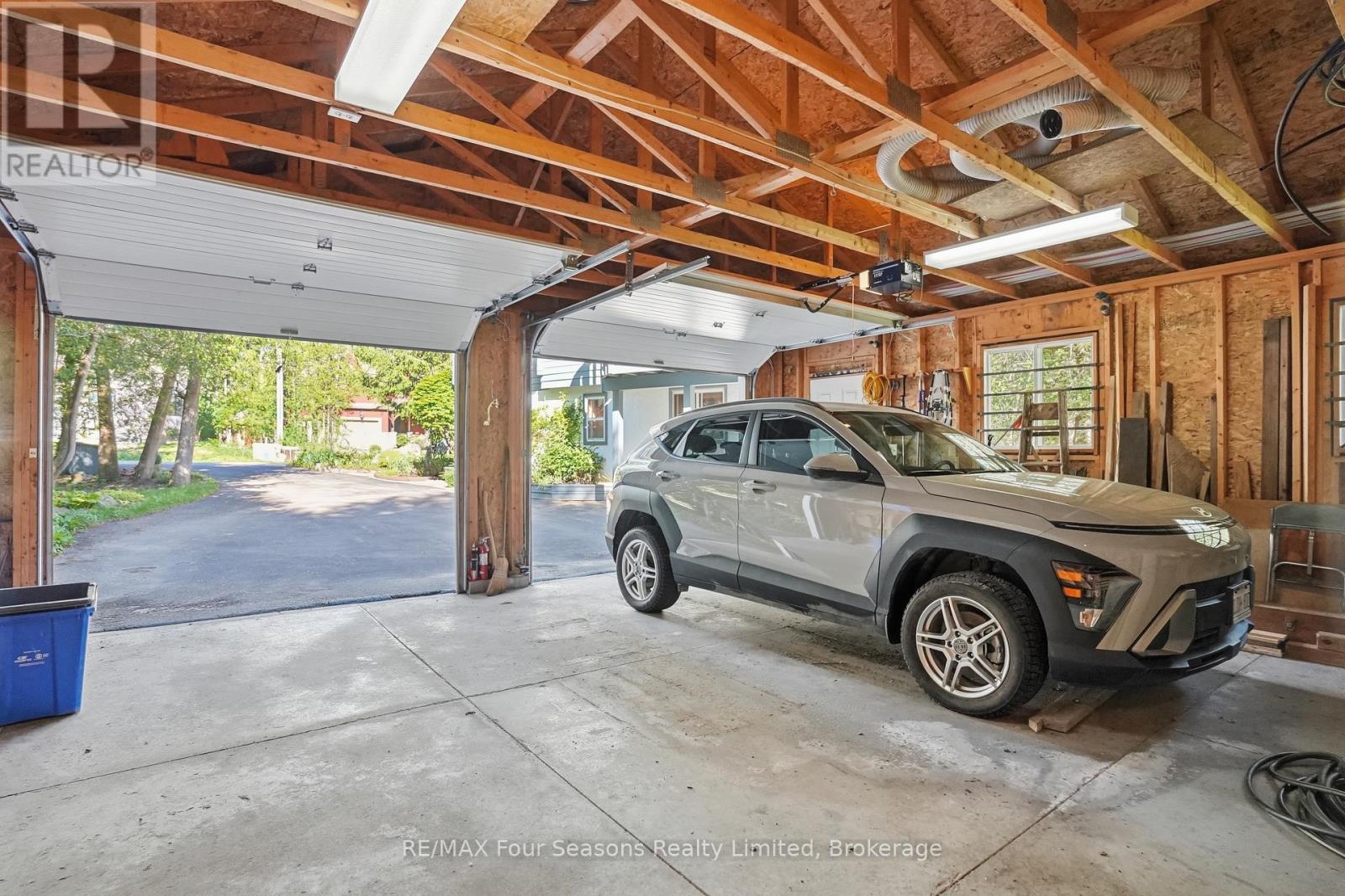 105 ST MORITZ CRESCENT - 31
