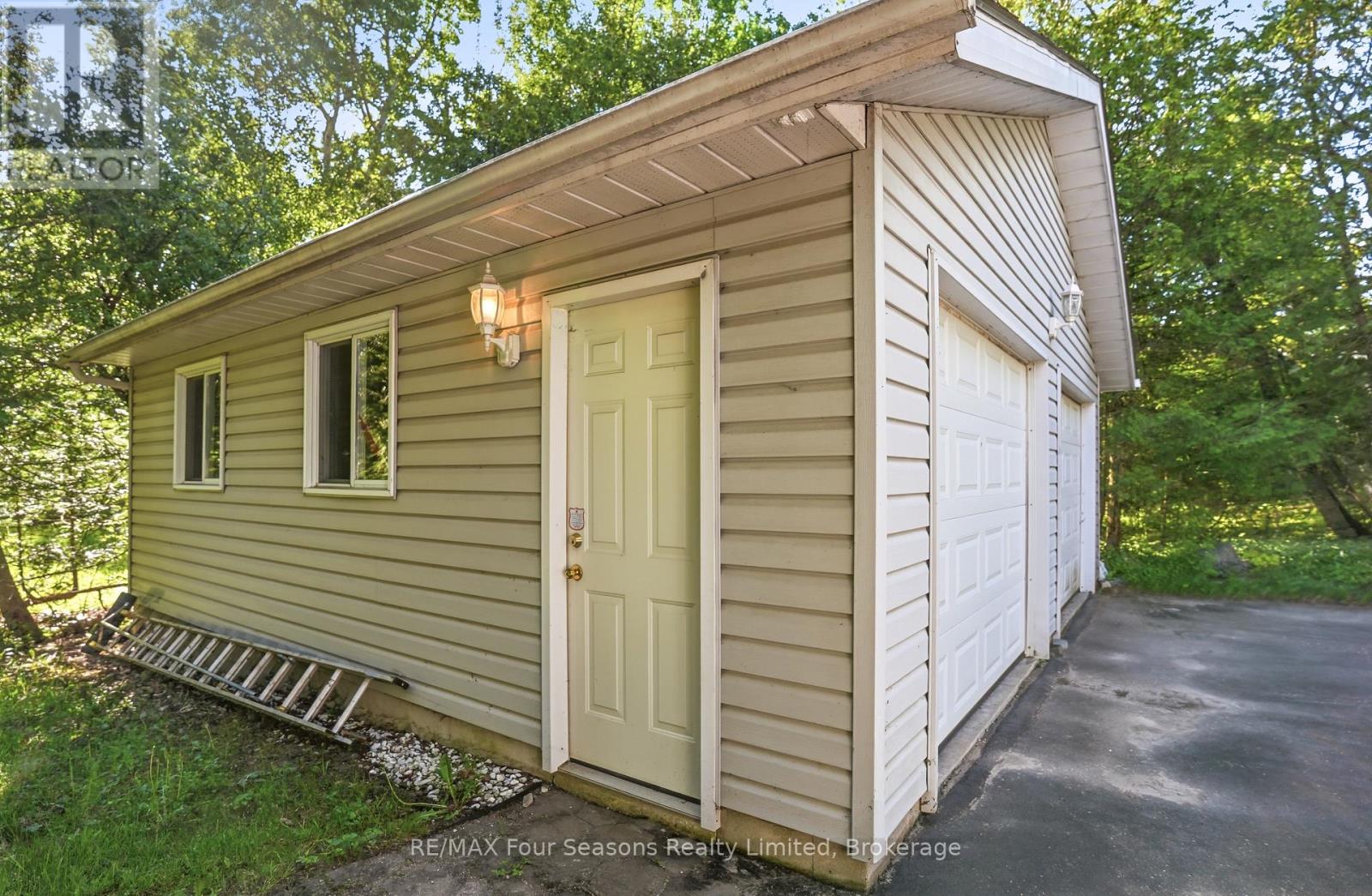 105 ST MORITZ CRESCENT - 32