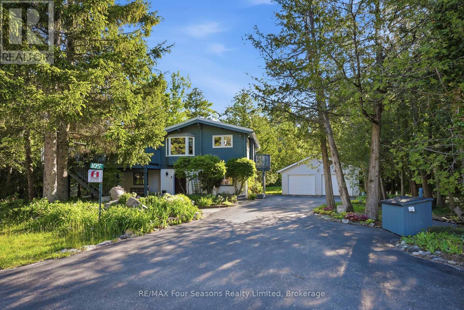 105 ST MORITZ CRESCENT - 33