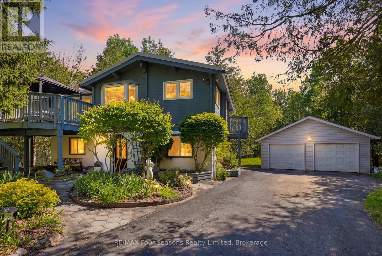 105 ST MORITZ CRESCENT - 34
