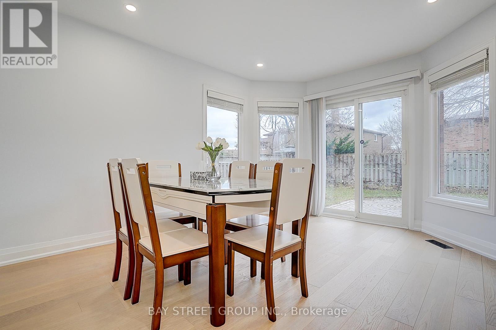 8 MOORELAND COURT - 18