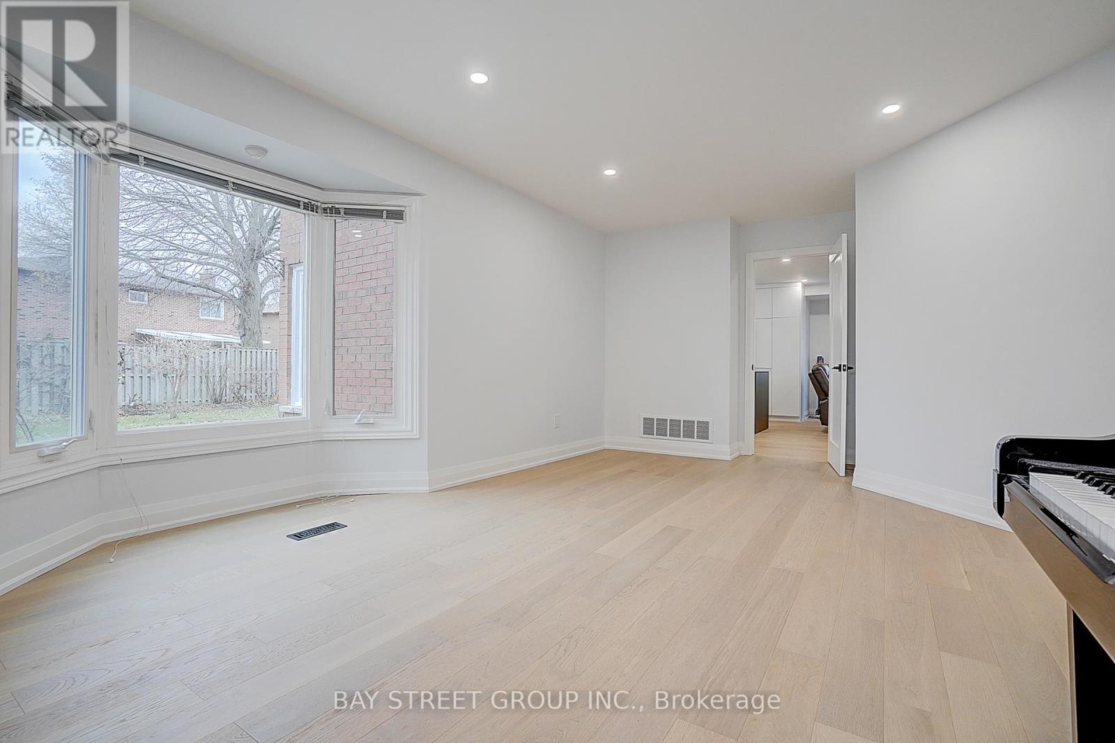 8 MOORELAND COURT - 20