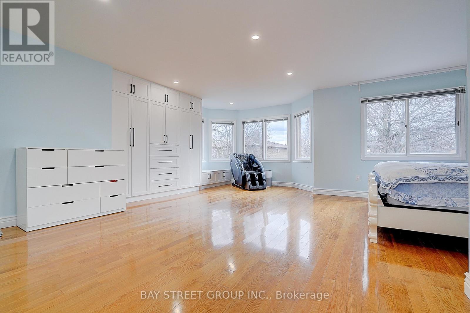8 MOORELAND COURT - 25