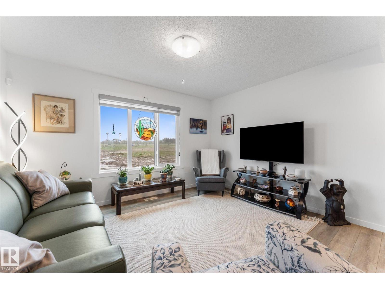 1275 MCLEOD AV — photo 13