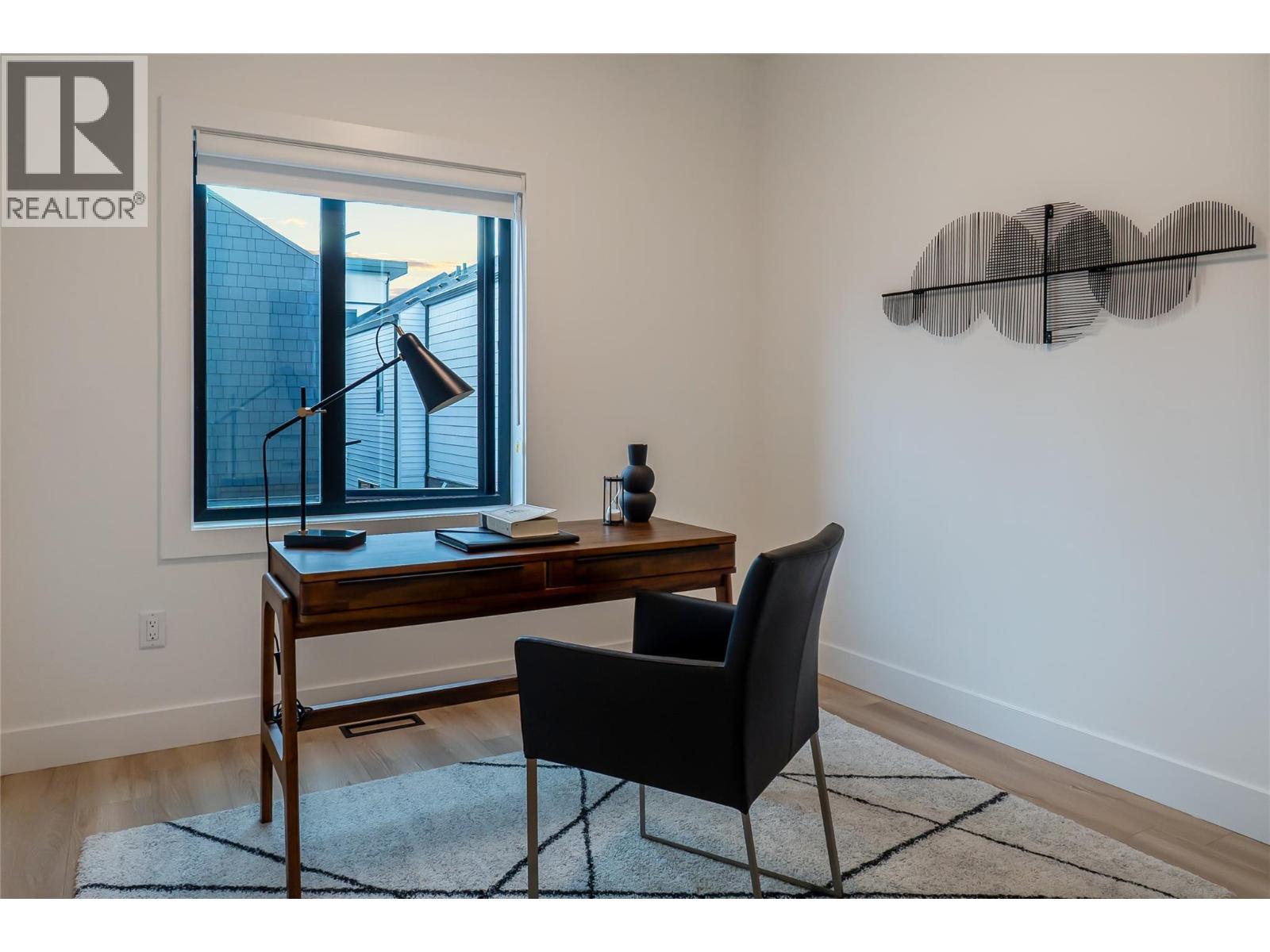 921 Borden Avenue - 13