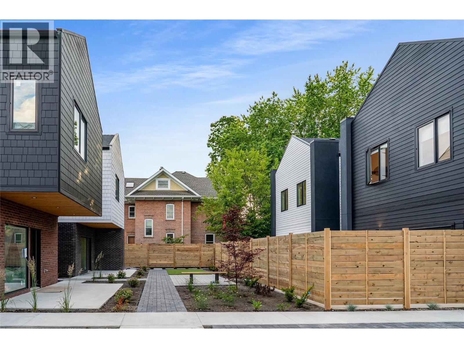 921 Borden Avenue - 21