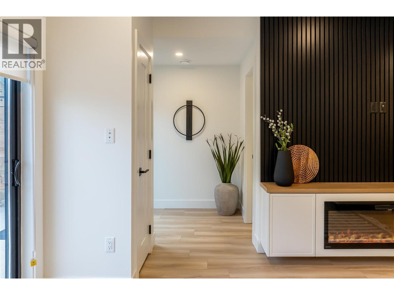921 Borden Avenue - 7