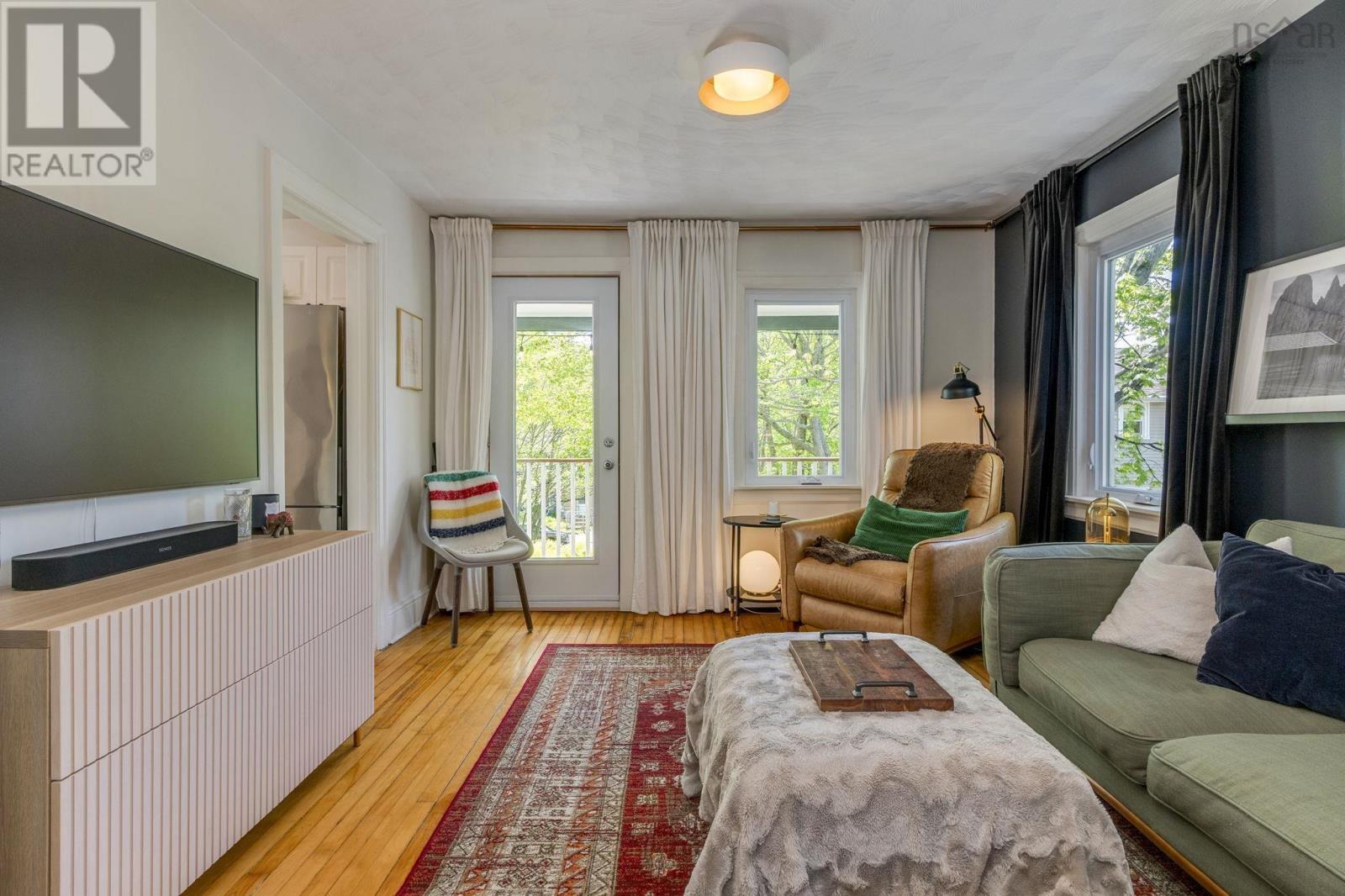 Property 36 of 42 of 25 Pioneer Avenue