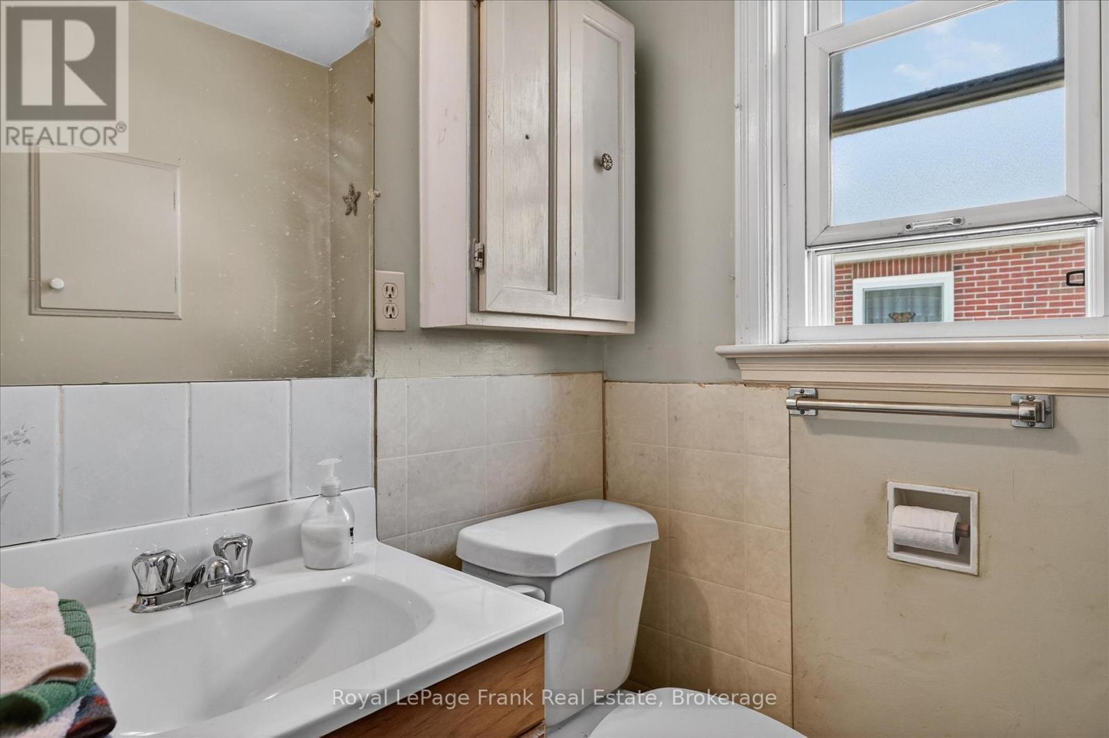 569 STEELE AVENUE - 14