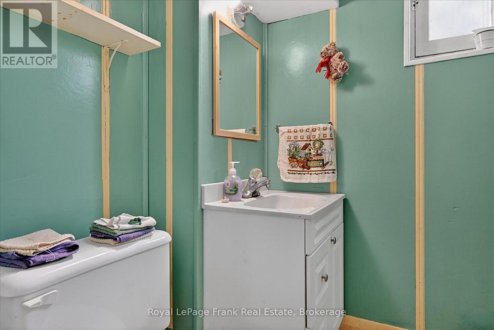 569 STEELE AVENUE - 22