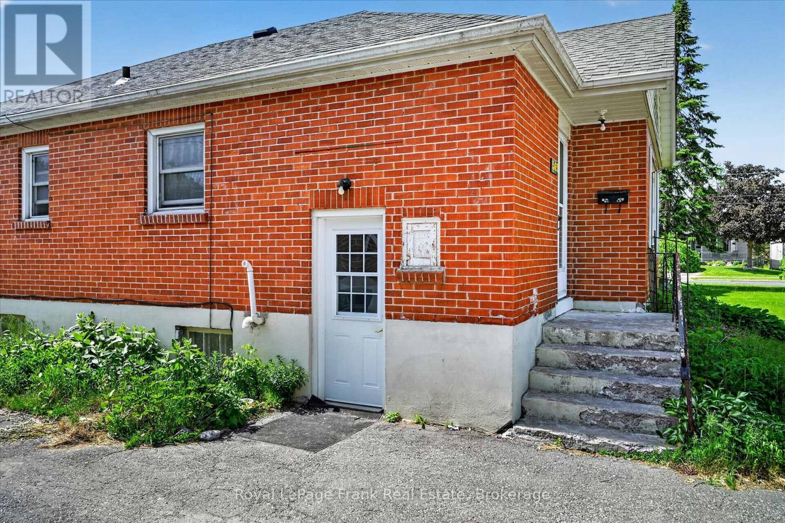 569 STEELE AVENUE - 24