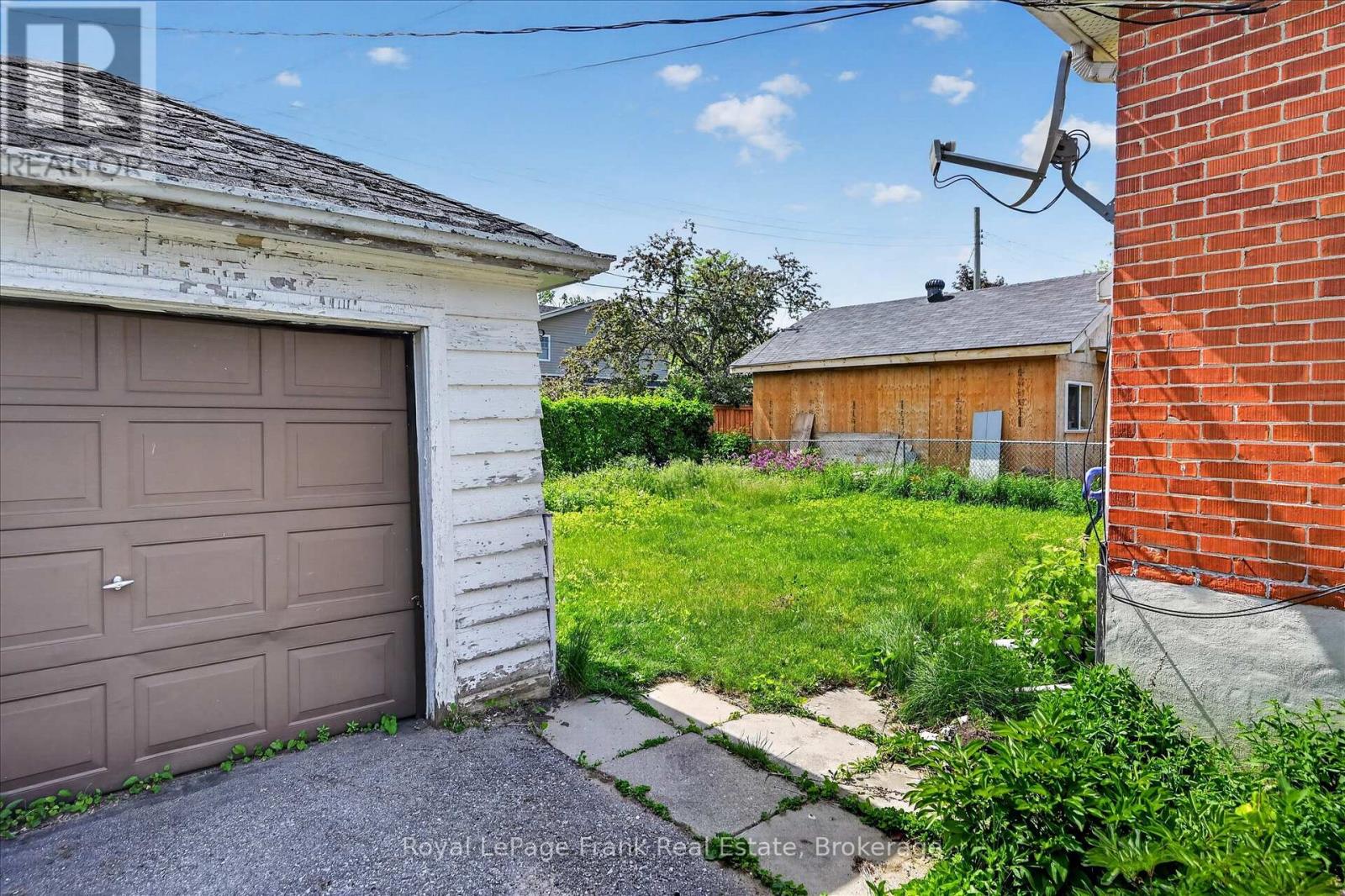 569 STEELE AVENUE - 25