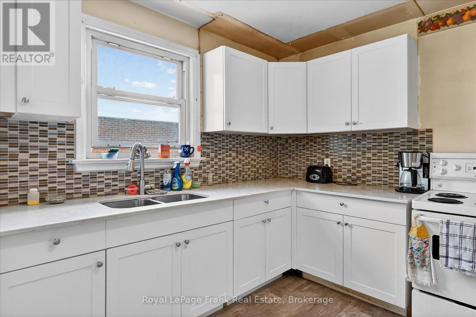 569 STEELE AVENUE - 6