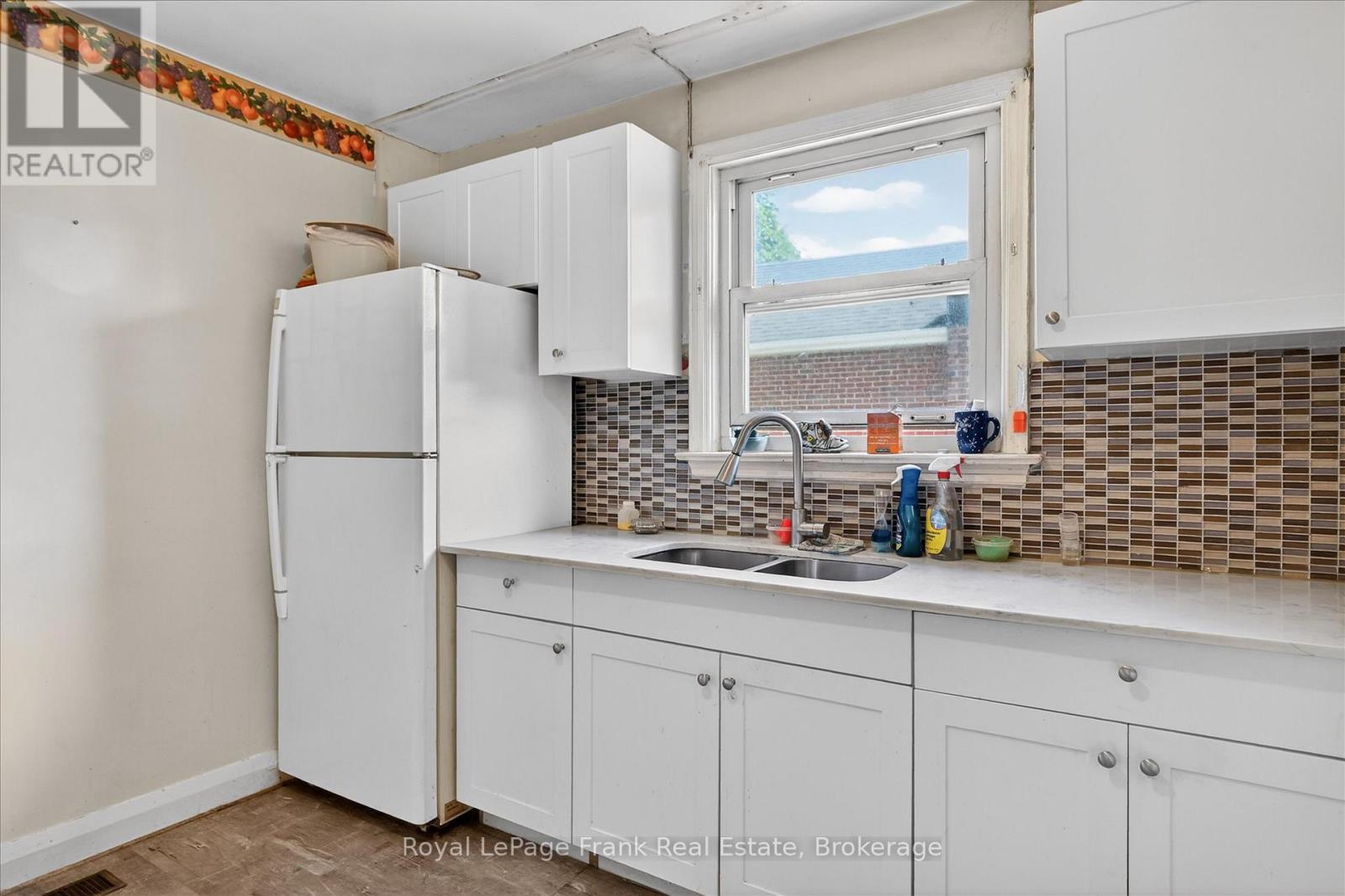 569 STEELE AVENUE - 7