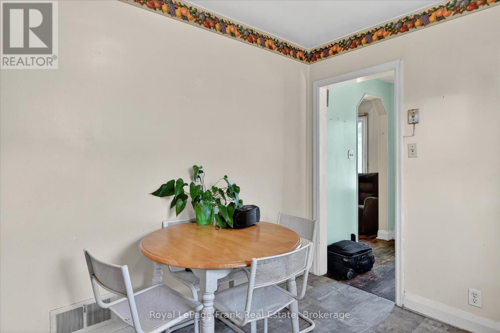 569 STEELE AVENUE - 8