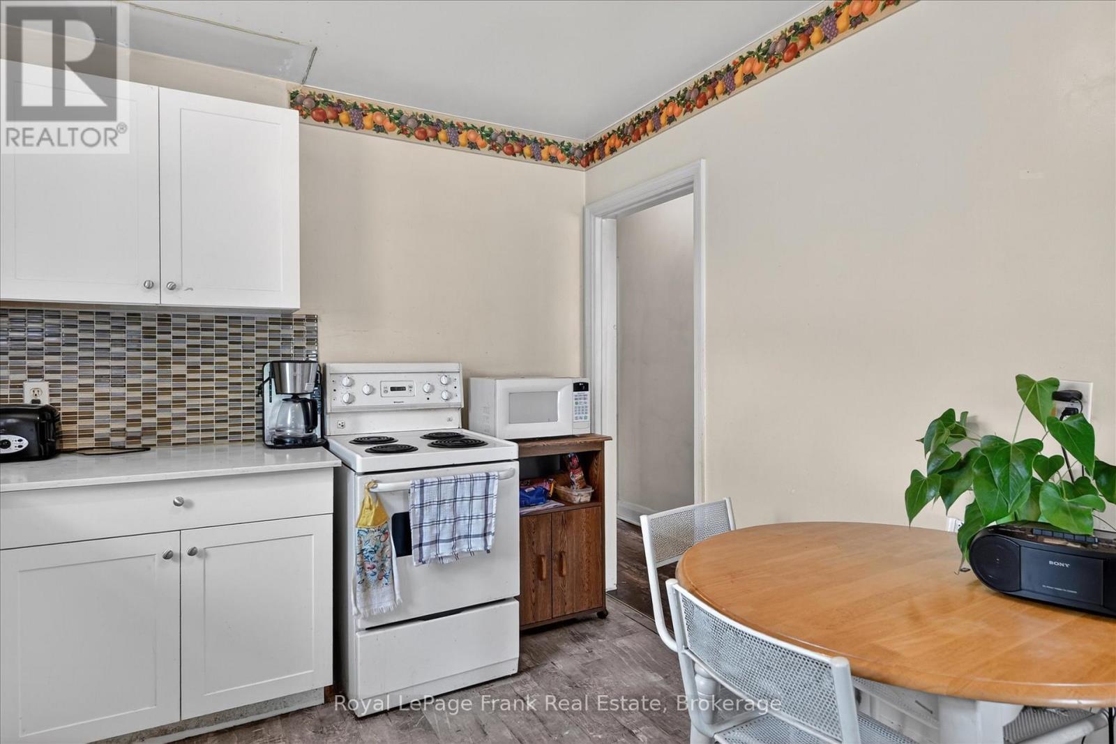 569 STEELE AVENUE - 9
