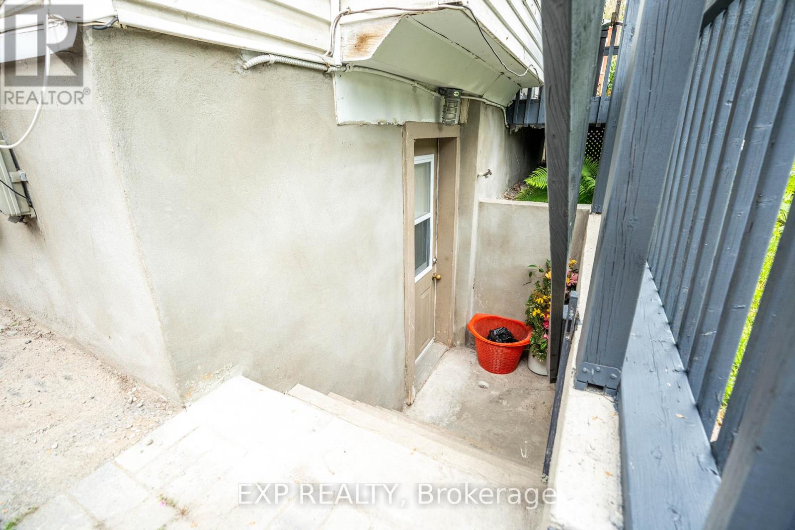 514 LYON STREET N - 9